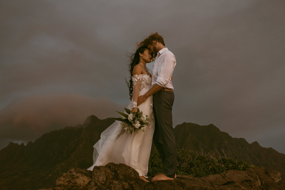 This image has an empty alt attribute; its file name is Hawaii-Adventure-Elopement.jpg
